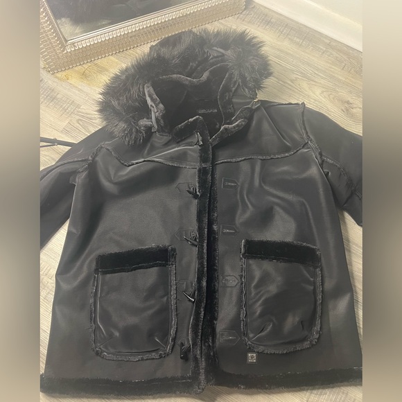 Makobi Shearling Jacket - Picture 2 of 3